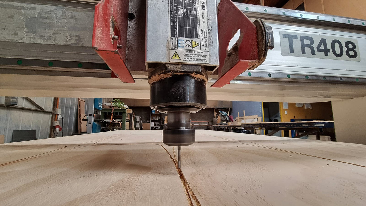 Fresa de corte de router cnc cortando madera