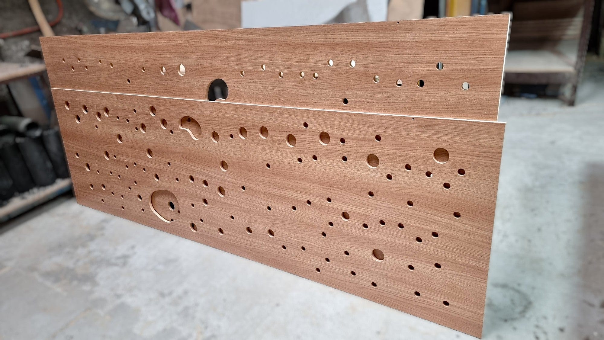 Plancha de mdf con melamina cortada con router cnc en diseños interiores