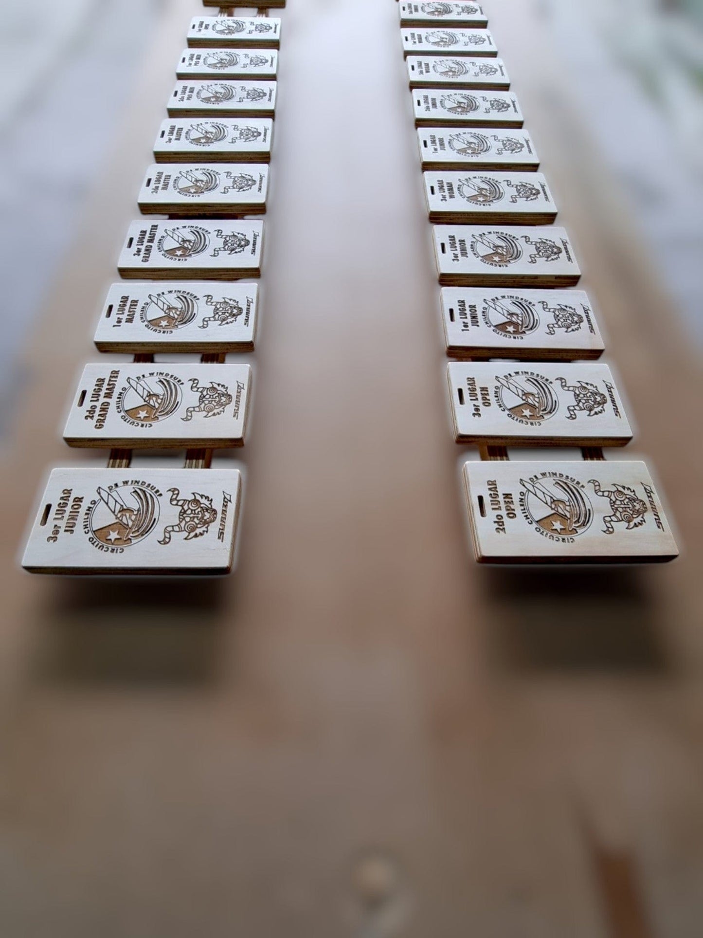 Medallas de madera con grabado laser