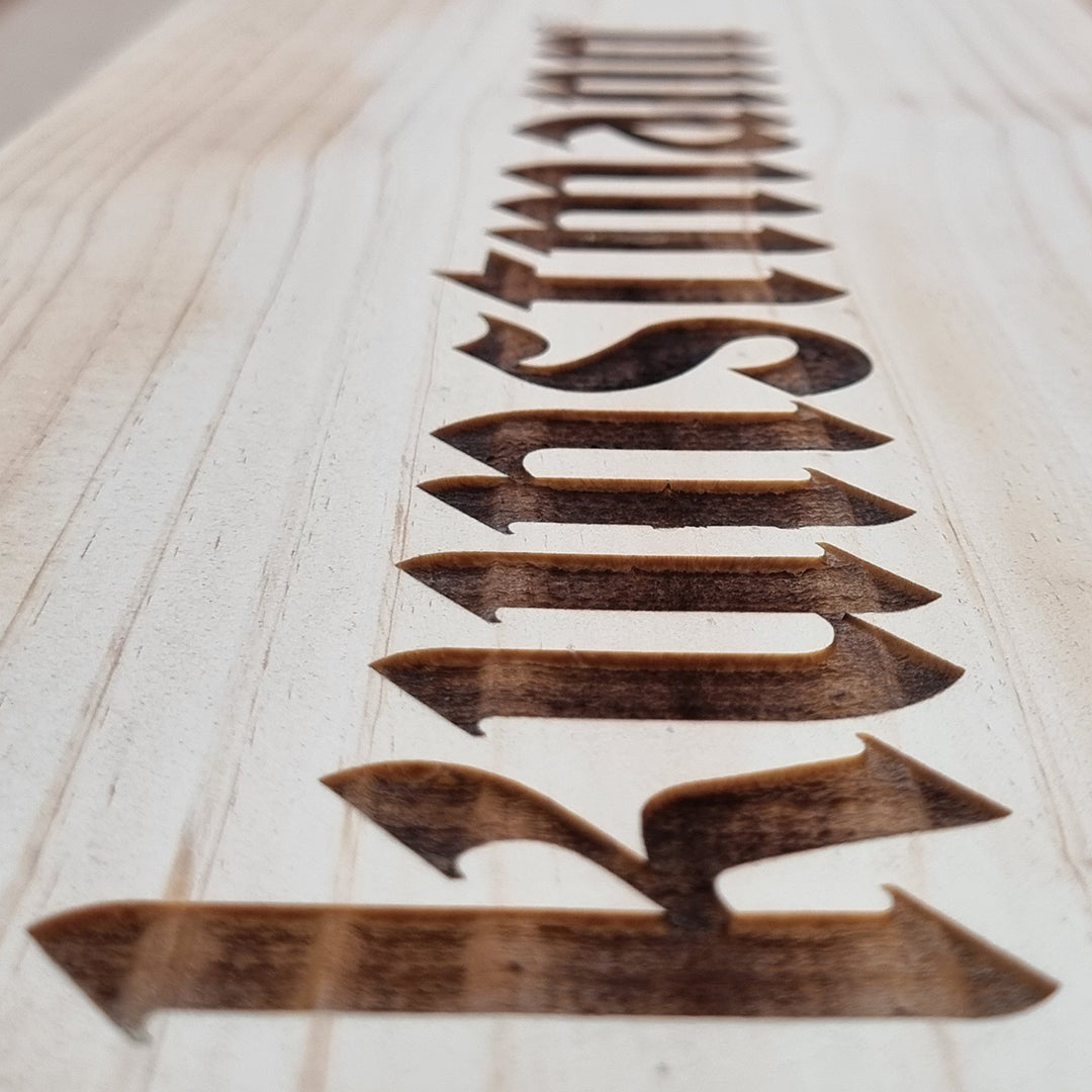 Grabado laser sobre pino de logo corporeo