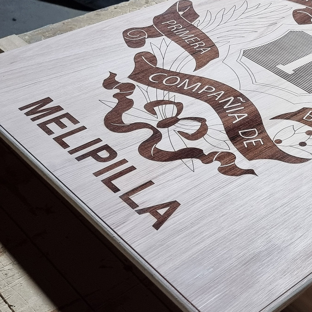 Letrero de madera terciado marino con grabado laser