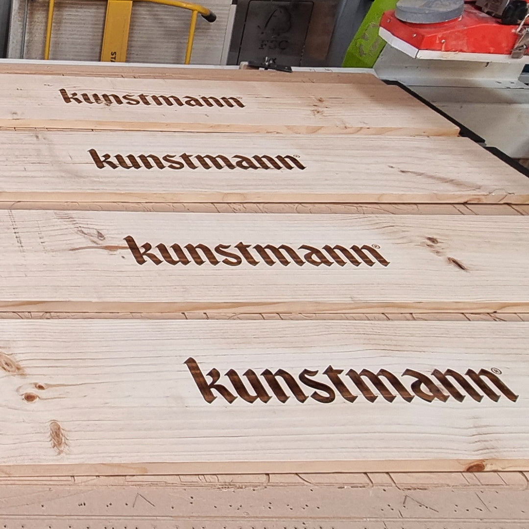Letreros personalizados de pino con grabado laser
